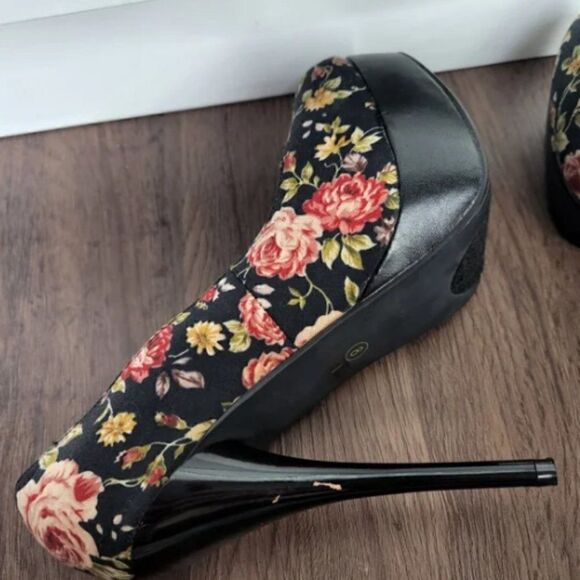 Glaze - Flowered Platform Heels - Picture 4 of 5